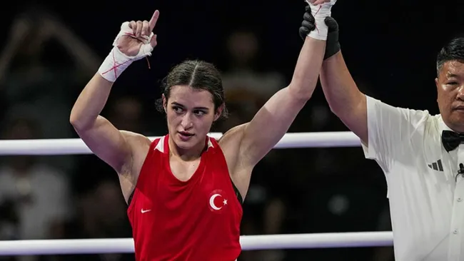 Milli boksör Esra Yıldız Kahraman, yarı finalde