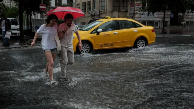 Meteoroloji'den 3 kente 50 kilo yağış uyarısı