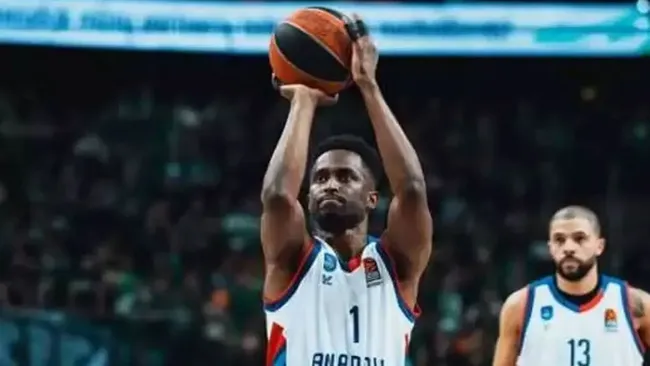 Anadolu Efes EuroLeague'de farklı mağlup oldu