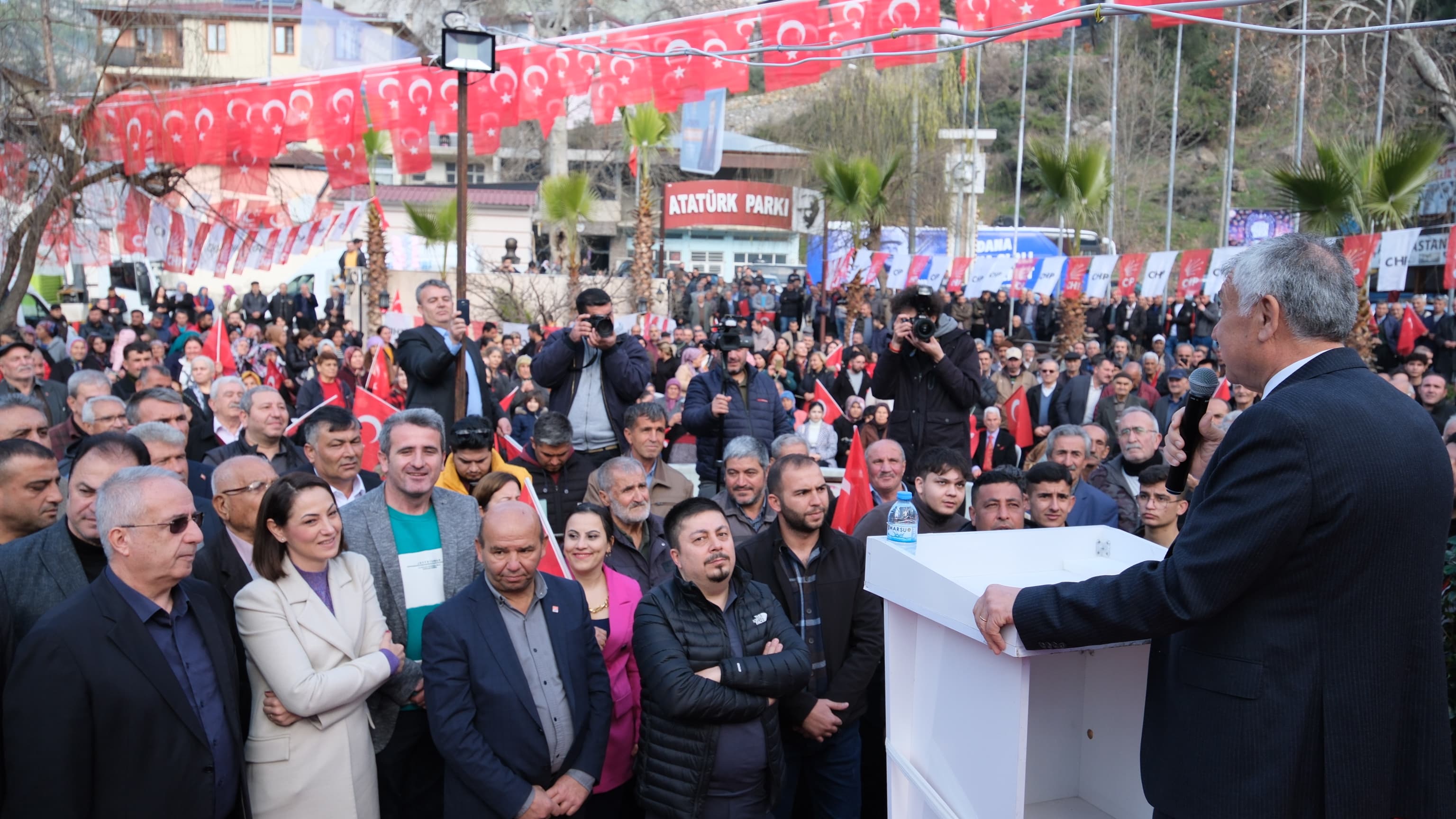 Zeydan Karalar, “Siyasi ayrım yok, oy hesabı yok, halka hizmet var.”