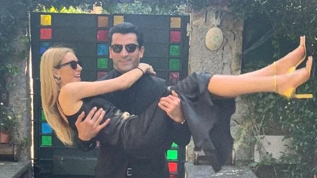 Kenan İmirzalıoğlu'nun çıplak fotoğrafını paylaştı