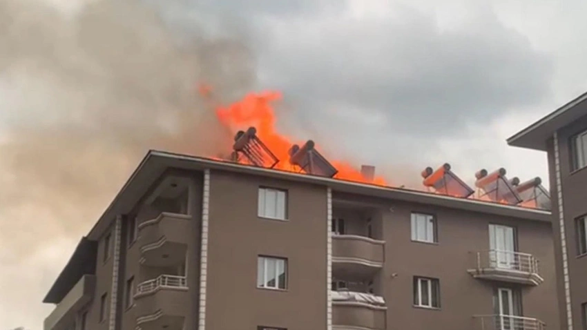 Ağrı'da korku dolu anlar! Ekmek pişirmek isterken çatıyı yaktılar