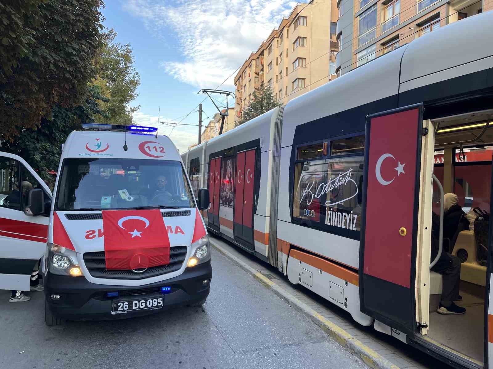 Tramvayın çarptığı 16 yaşındaki genç kız yaralandı
