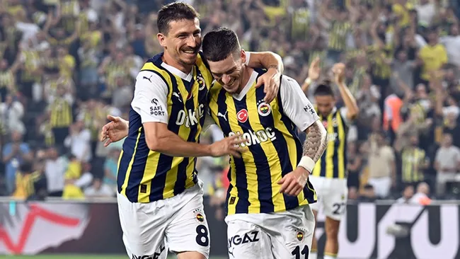 Fenerbahçe'de 2 futbolcunun lisansı askıya alındı