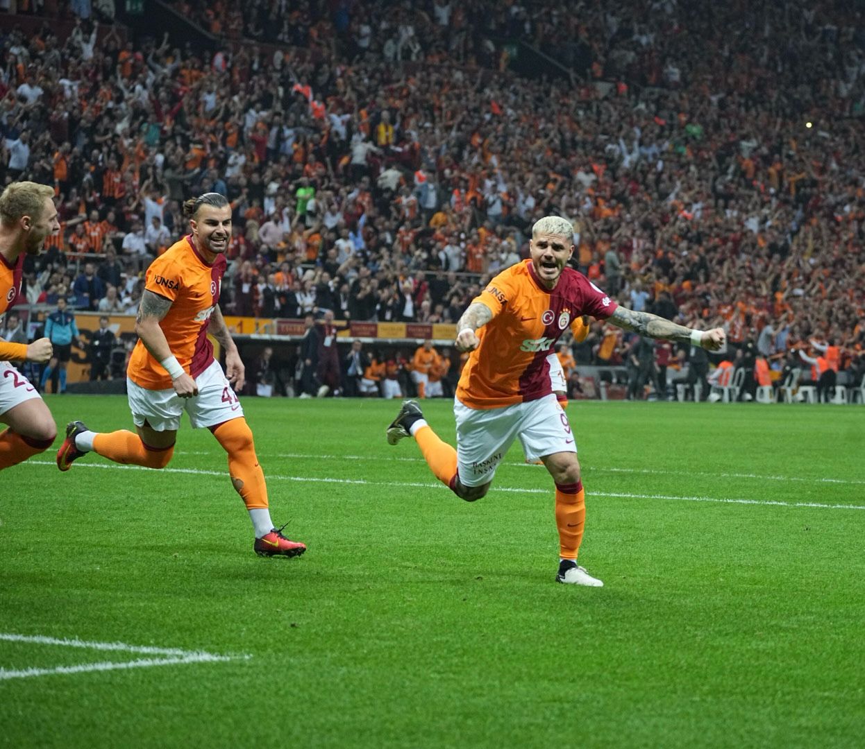 Galatasaray liderliği bırakmadı! Kaldı 7...