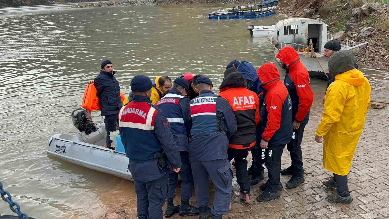 Uçurumdan düşen vatandaş 19 saat süren operasyonla kurtarıldı
