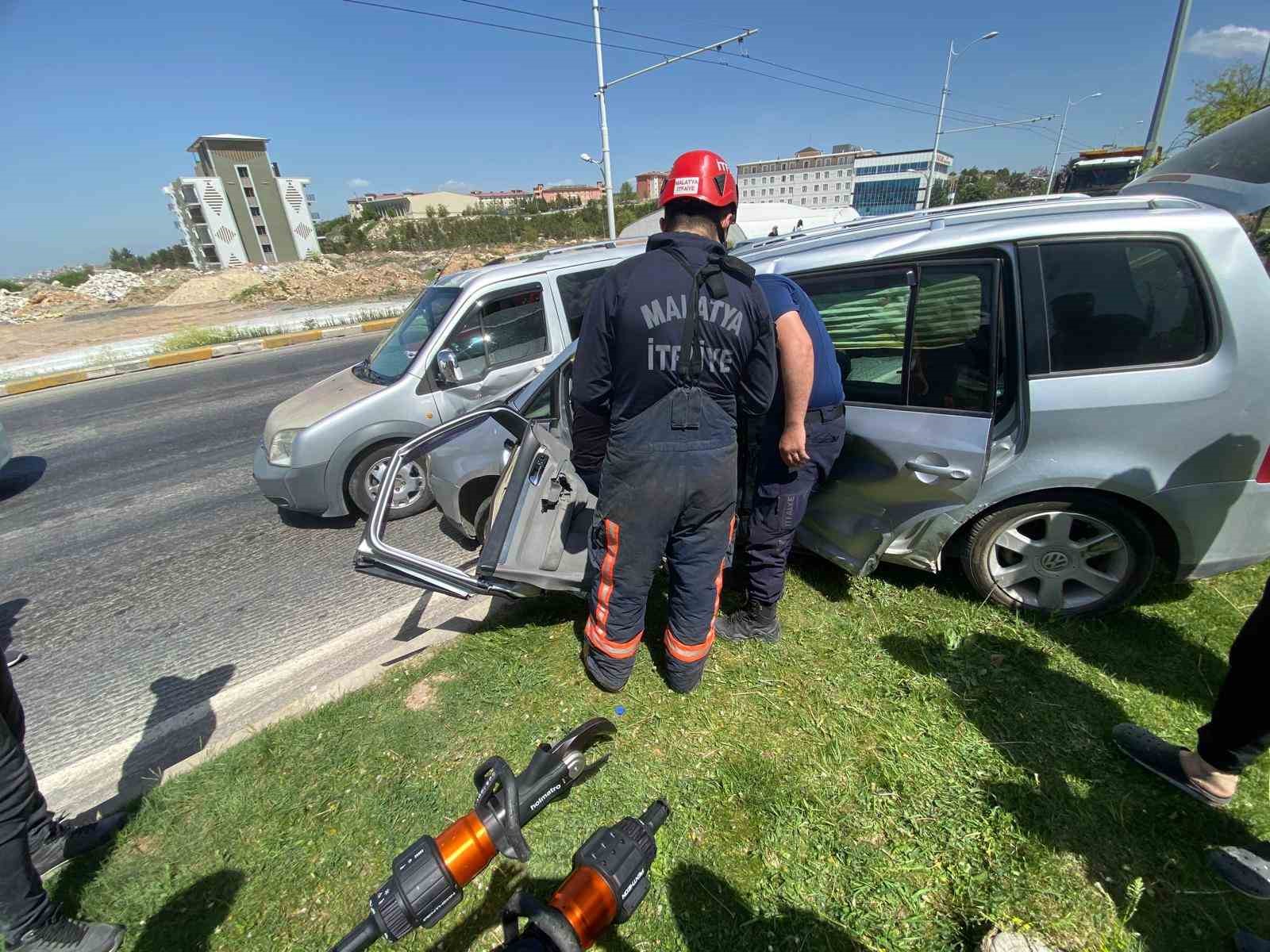 İsrail, Gazze’deki Al-Tuffah Mahallesi’ni vurdu
