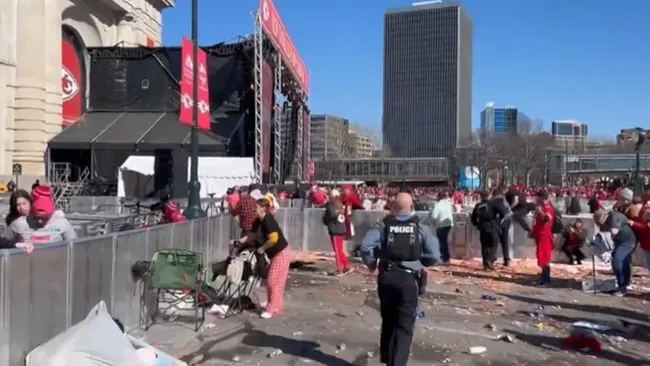 Super Bowl kutlayan taraftarlara ateş açıldı