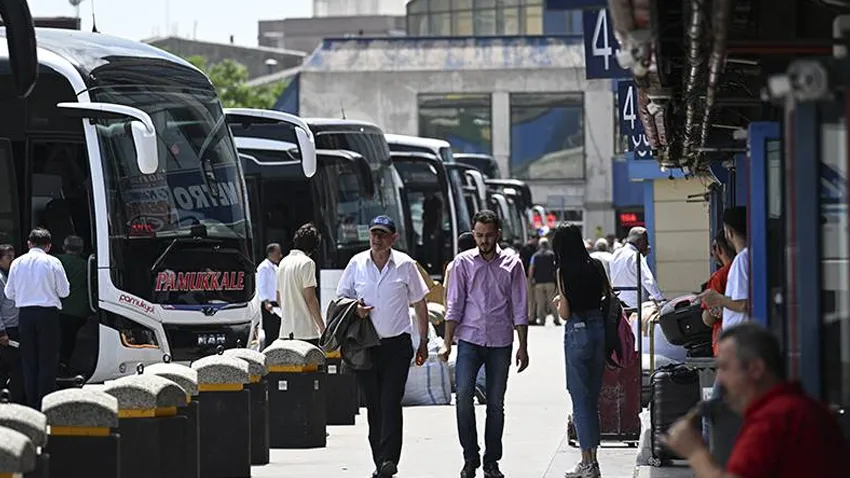 İstanbul'da bayram öncesi otobüs biletleri tükendi