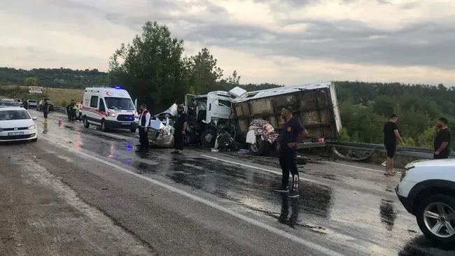 Osmaniye'de trafik kazası: 2 kişi öldü, 4 kişi yaralandı