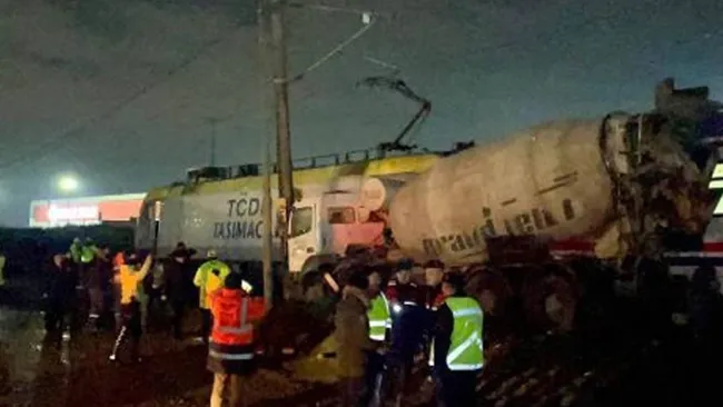 80 yolcunun bulunduğu tren kaza yaptı!