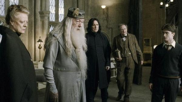 Harry Potter filmlerinde Dumbledore'u canlandıran Michael Gambon hayatını kaybetti