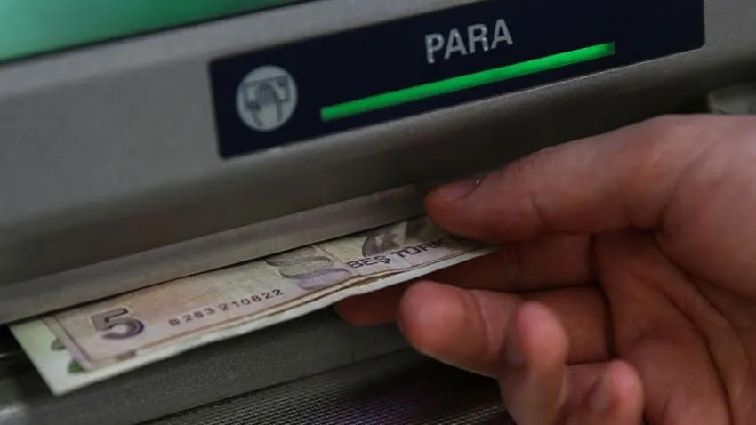 ATM'den para çekerken dikkat!