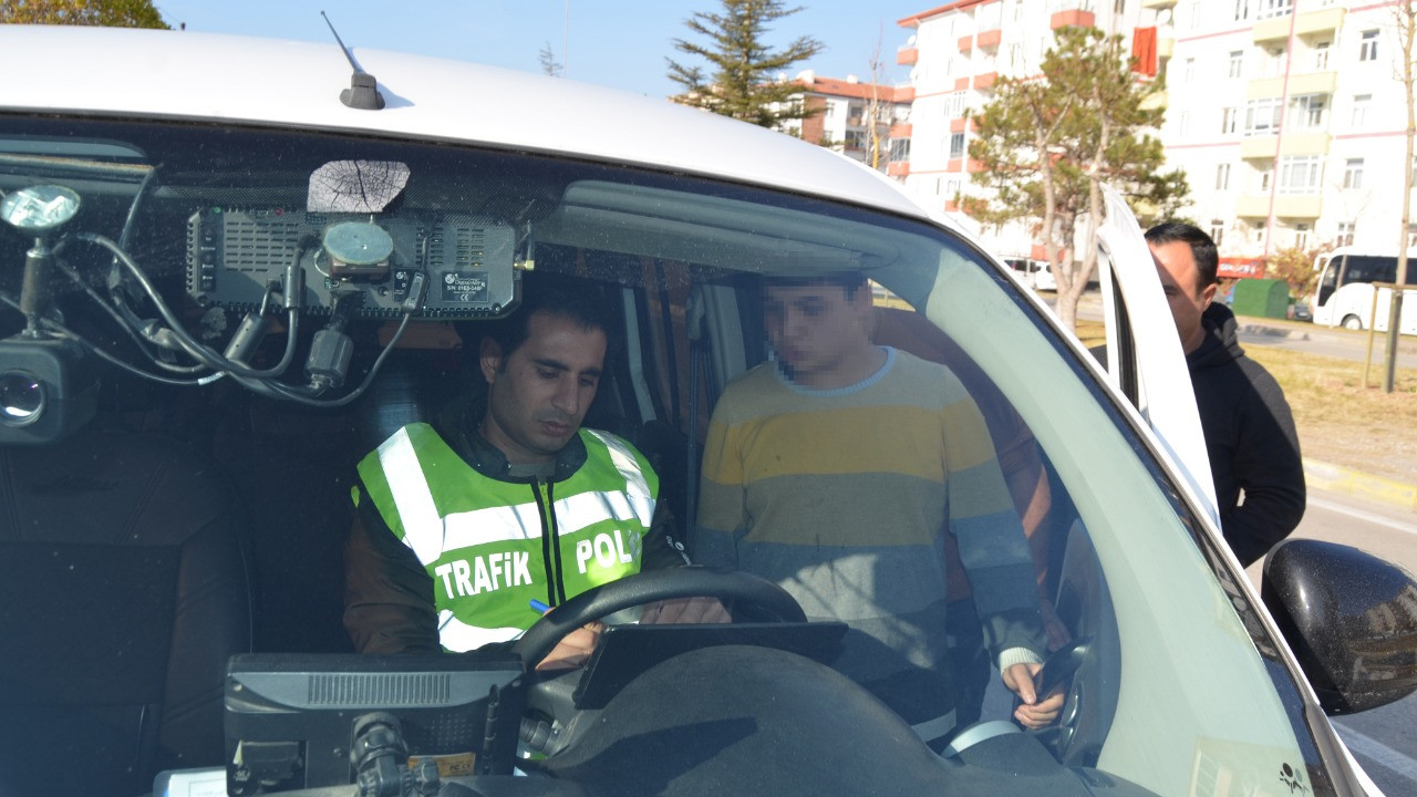 12 yıldır muayenesiz ve sigortasız geziyordu, polise yakalandı
