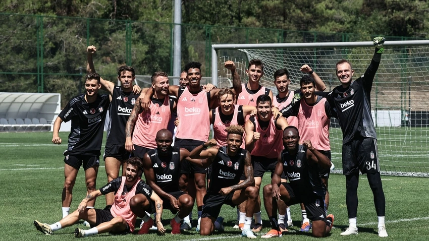 Beşiktaş'tan ayrılıyor. Kulüpten izin istedi, bir daha forma giymeyecek