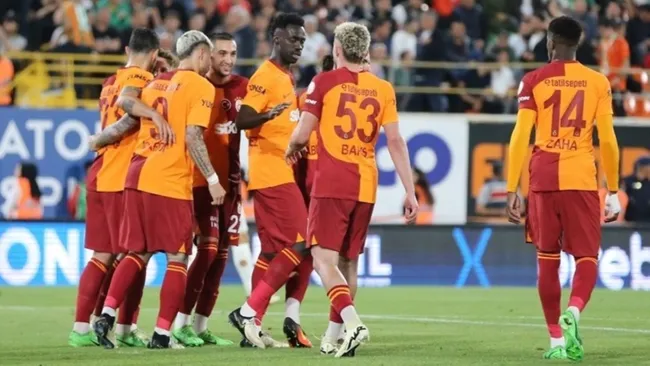 CANLI İZLE| Galatasaray'dan toplu imza töreni! 