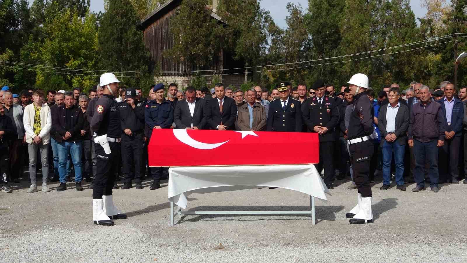 Kalp krizinden hayatını kaybeden polis Uşak’ta toprağa verildi
