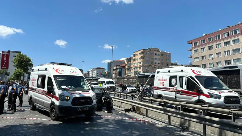 Avcılar'da otomobil kaldırıma çıktı: 5 yaralı