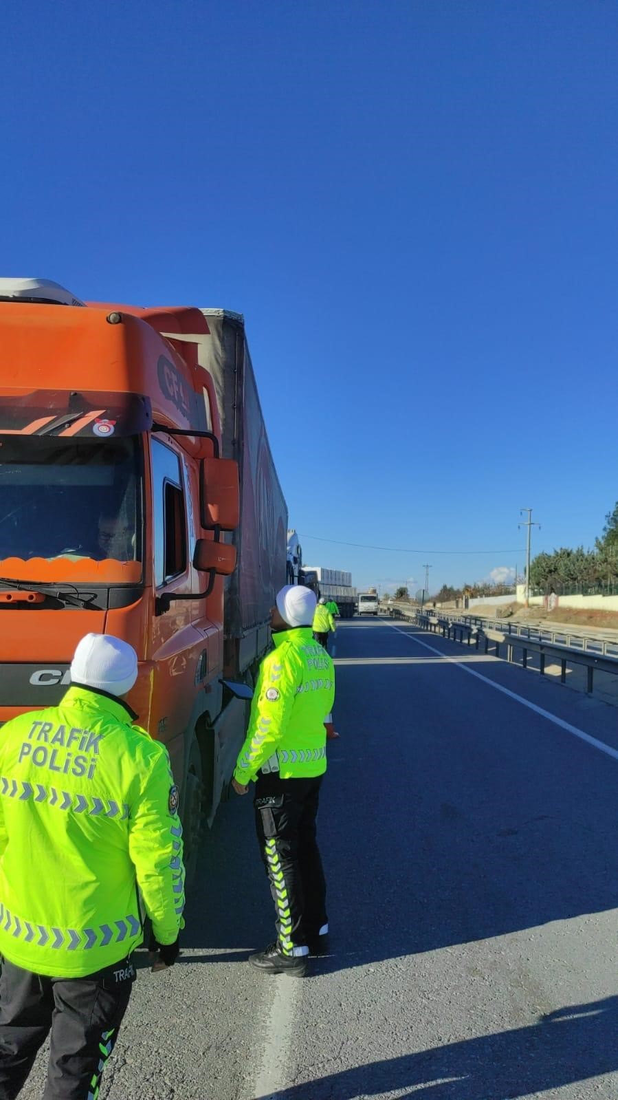 Gaziantep’te kış tedbirlerine uymayan sürücülere 83 bin lira ceza
