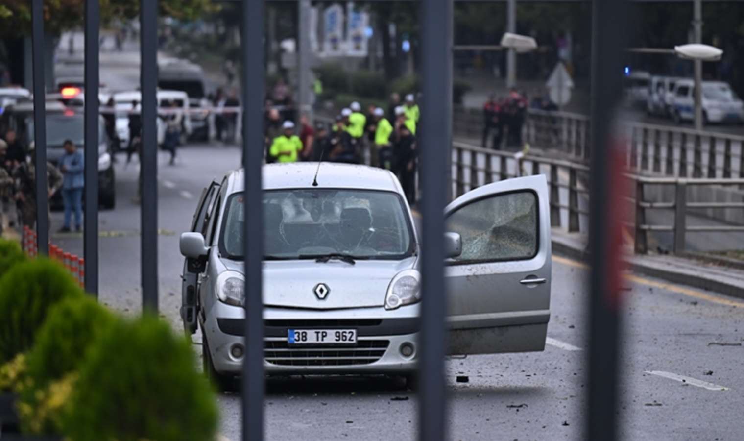 Ankara'da bombalı saldırı girişimi... İçişleri Bakanlığı teröristin kimliğini açıkladı!